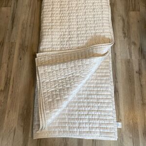 Hotel Collection Brick Blocked Design Shimmer Comforter Quilt size Queen